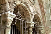 Tarragona - La cattedrale, capitelli del chiostro. Storia di Giuseppe.